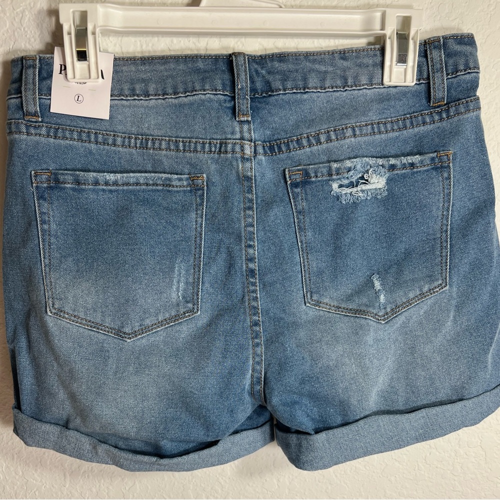 Papaya 3โ Medium Wash Ultra Stretch High Rise Cuffed Shorts - Picture 3 of 5